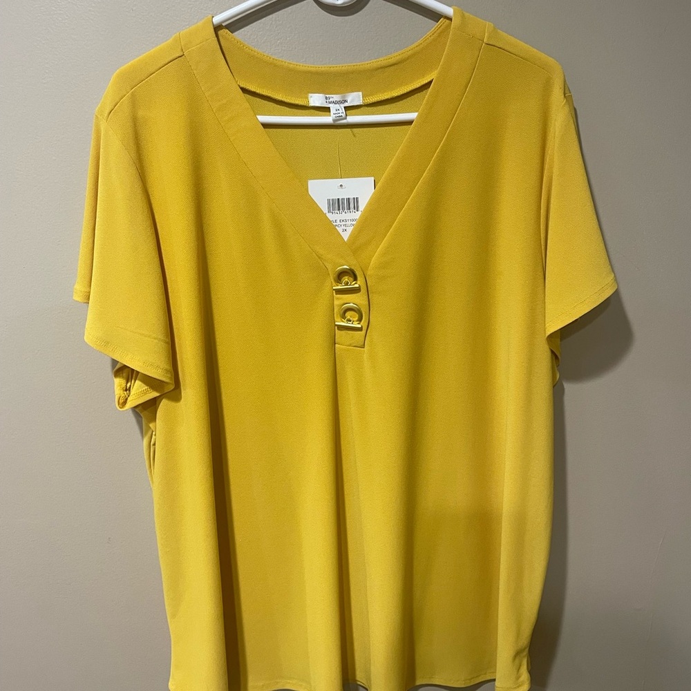 89th & Madison Mustard V-Neck Short Sleeve Top